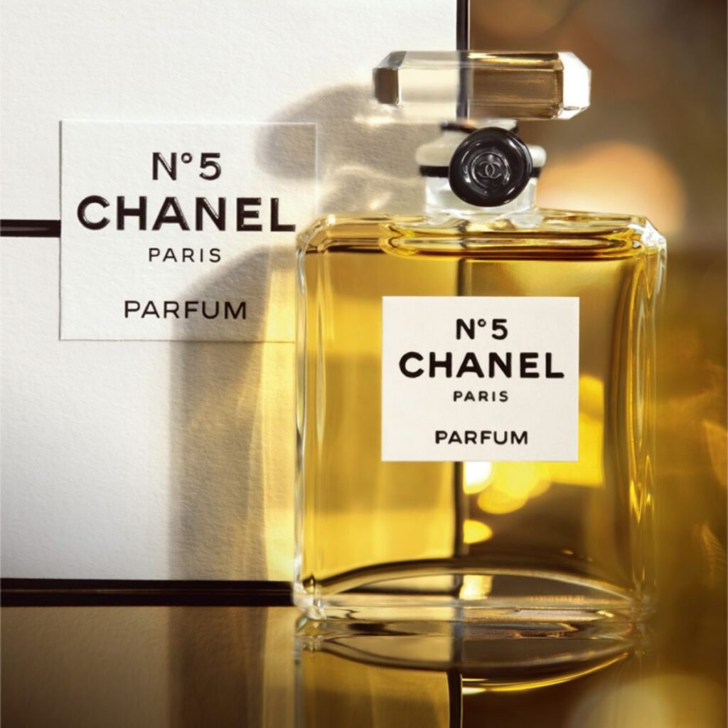 Perfume Chanel Nº 5, uma fragrância icônica da perfumaria mundial.