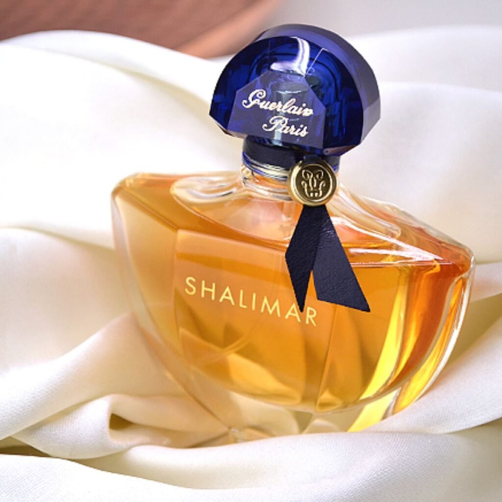 Shalimar, perfume criado em 1925, conta uma história de amor.