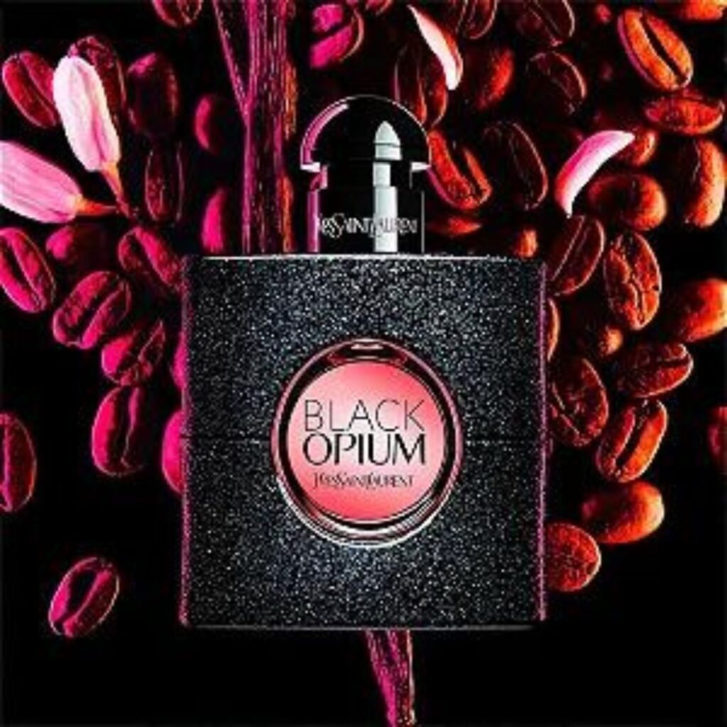 Perfume e desejo. A imagem mostra um vidro de Yves Saint Laurent Black Opium. 