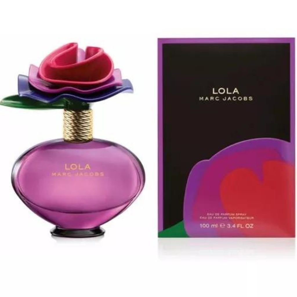 Perfume Lola, de Marc Jacobs, e sua embalagem em preto, roxo e vermelho.