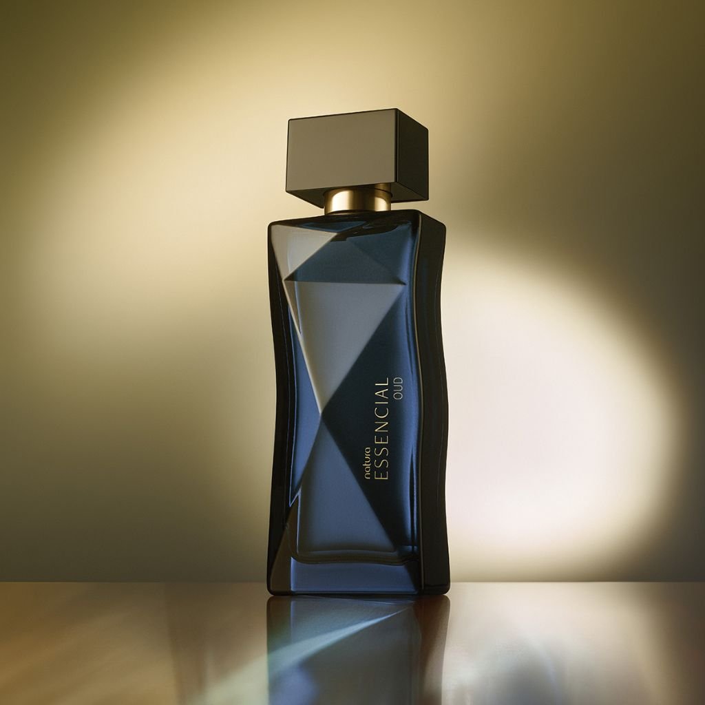 Perfume Essencial Oud Deo Parfum