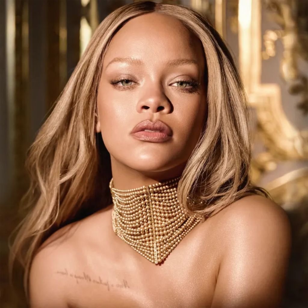 A cantora Rihanna, embaixadora da marca J'Adore.